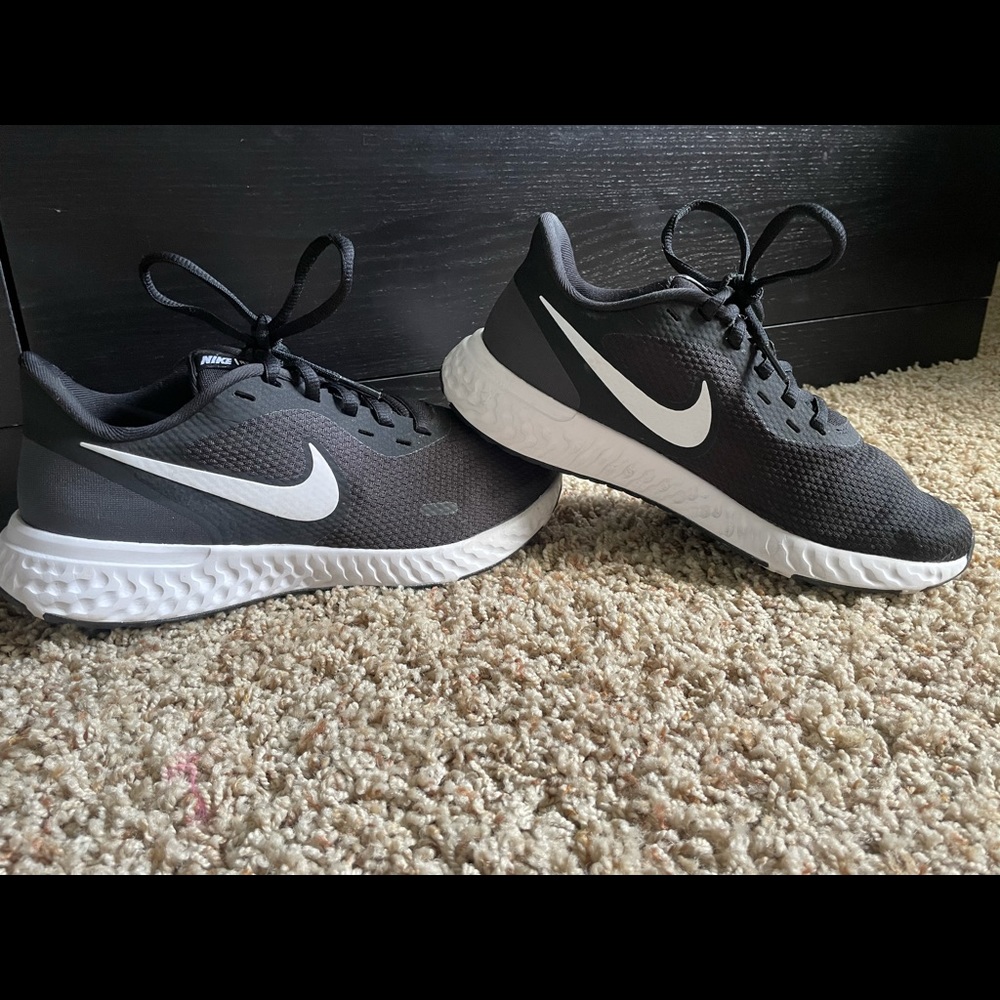 Nike shoes (Revolution 5)